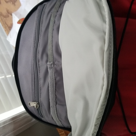 NEW! The North Face Borealis backpack NWT (price firm) 12.16 - Picture 10 of 12